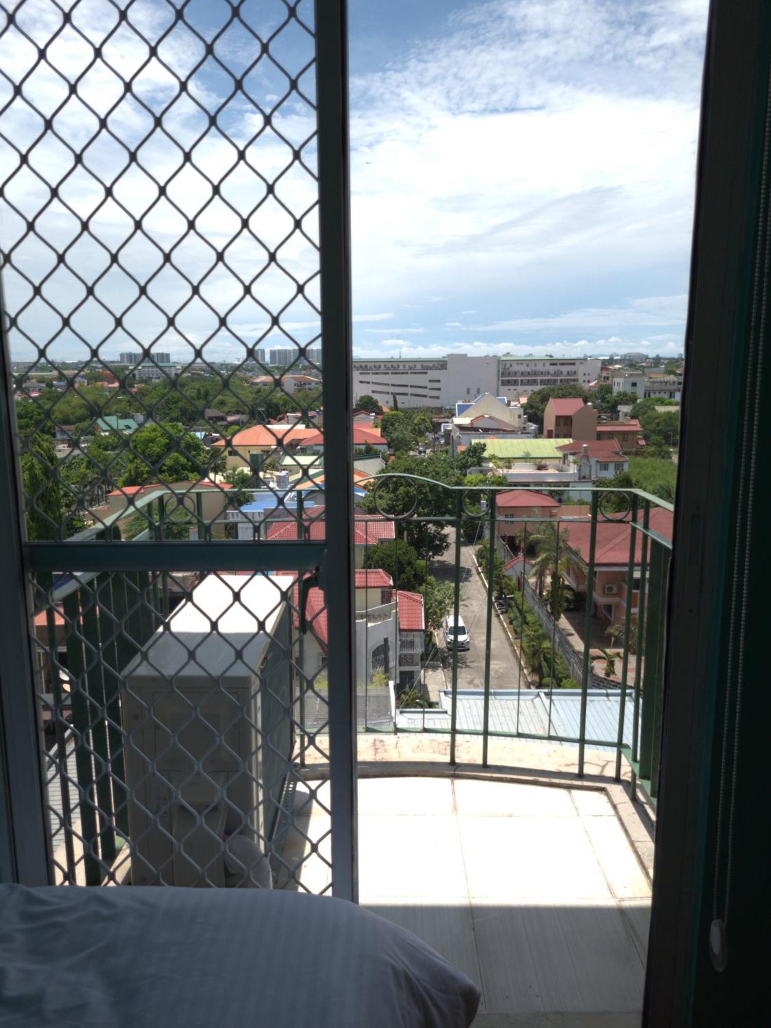 Cozy 2Br Staycation With Balcony Chateau Elysee For 4-6 Pax Paranaque City Dış mekan fotoğraf