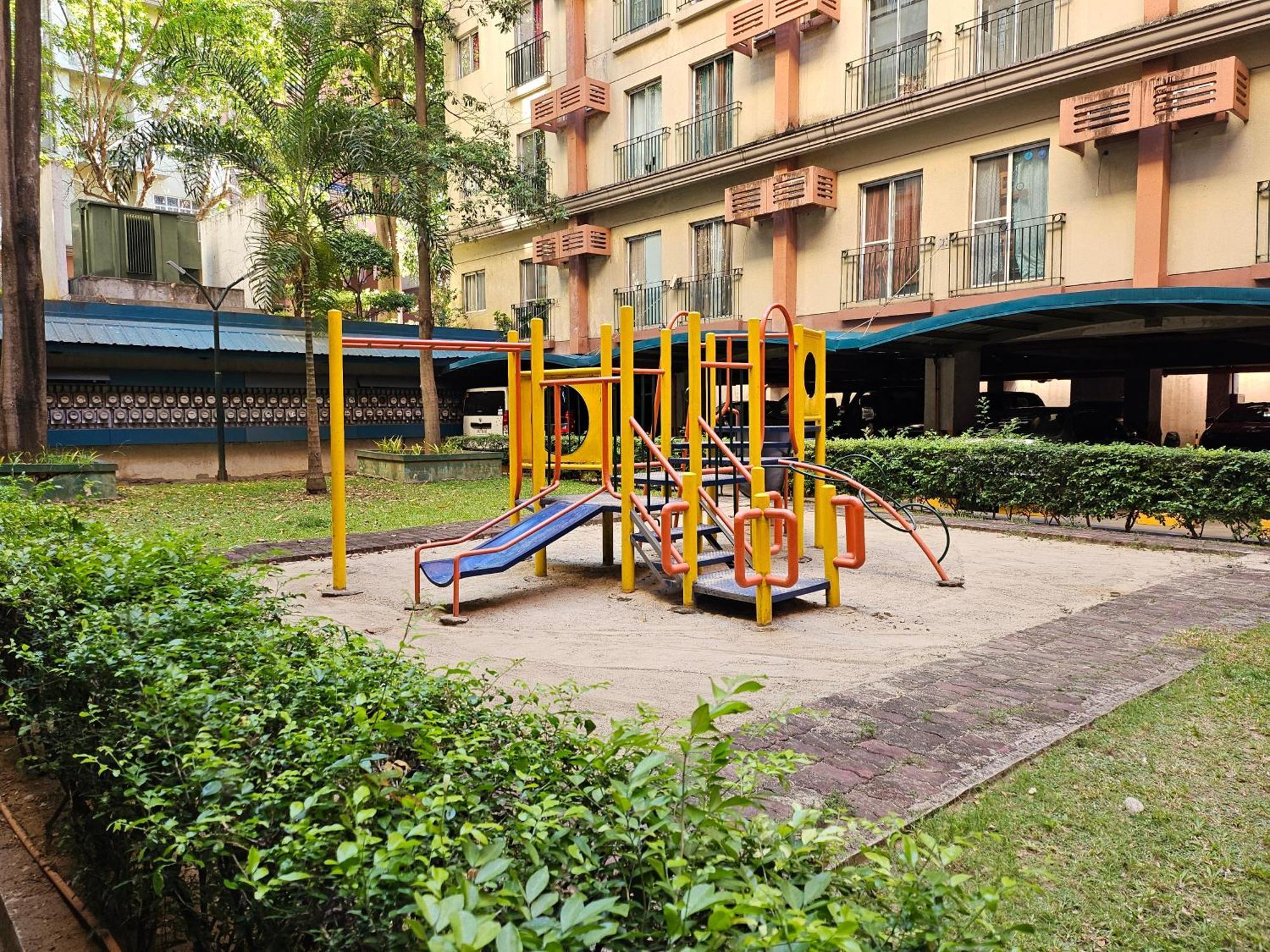 Cozy 2Br Staycation With Balcony Chateau Elysee For 4-6 Pax Paranaque City Dış mekan fotoğraf